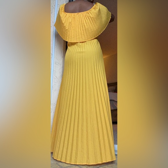 FHQ Collection Yellow Pleated Maxi Dress – Size L - Picture 3 of 4